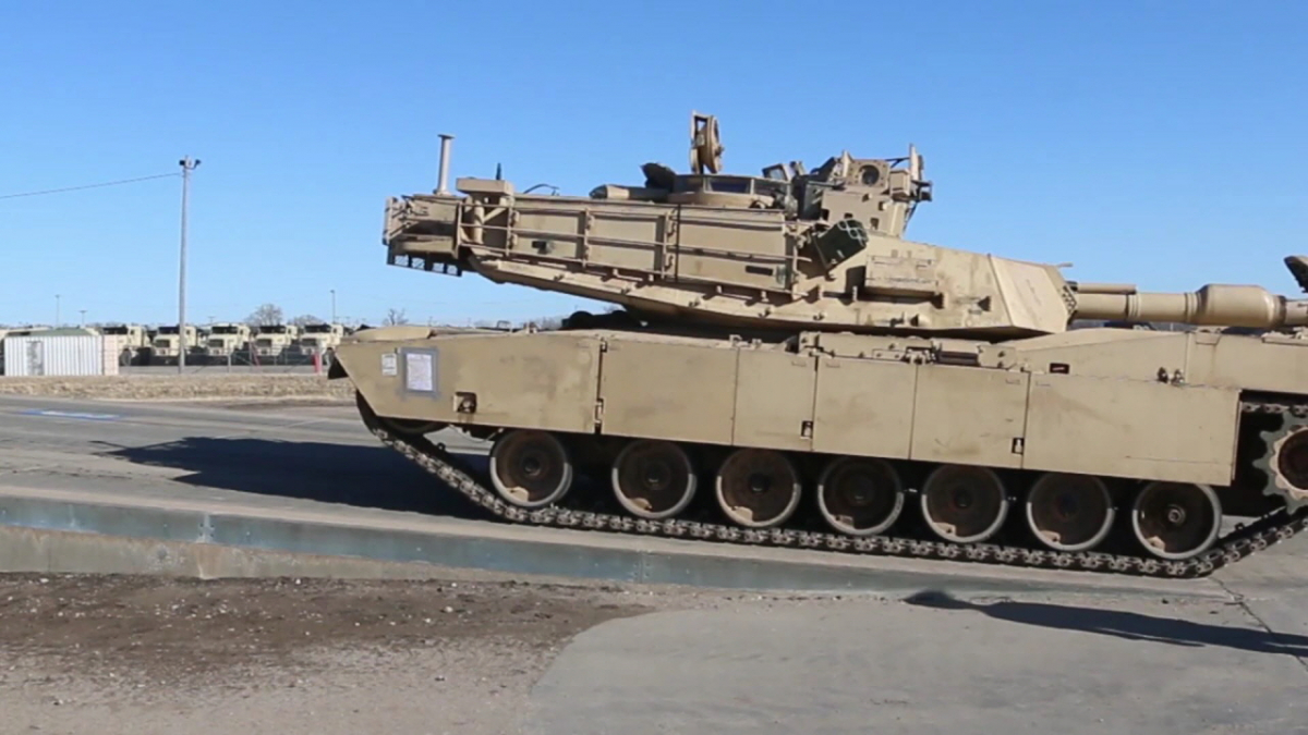 ▲미국 육군 제1보병사단 예하 2전투여단 소속 M1A2 전차. (연합뉴스)