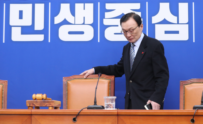 ▲더불어민주당 이해찬 대표가 13일 오전 서울 여의도 국회에서 열린 최고위원회의에 입장하고 있다. (연합뉴스)