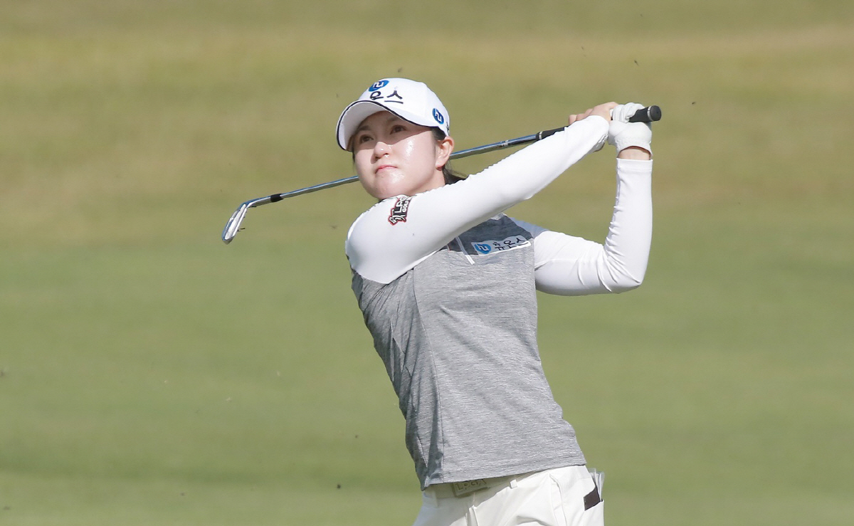 ▲PGA TOUR LPGA 골프웨어 후원 선수 이승연 프로가 LPGA 투어 BMW 레이디스 챔피언십에서 샷을 날리는 모습