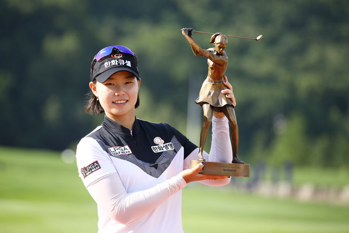 ▲PGA TOUR LPGA 골프웨어 후원 선수 임희정 프로가 KLPGA 투어 하이원리조트 여자오픈 우승을 기념하고 있는 모습