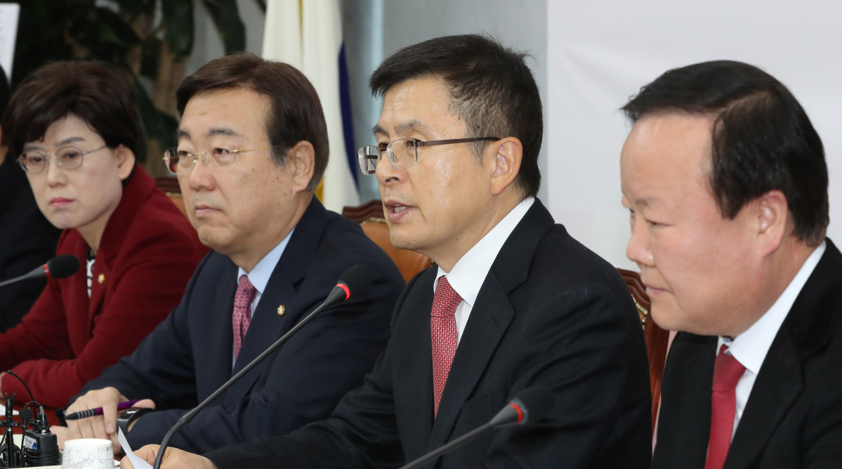 ▲자유한국당 황교안 대표가 15일 오전 서울 여의도 국회에서 열린 '희망공약개발단 희망경제공약 발표'에서 인사말을 하고 있다. (연합뉴스)