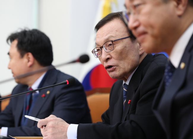 ▲더불어민주당 이해찬 대표가 16일 오전 서울 여의도 국회 당대표 회의실에서 신년 기자간담회를 하고  있다.  (연합뉴스)