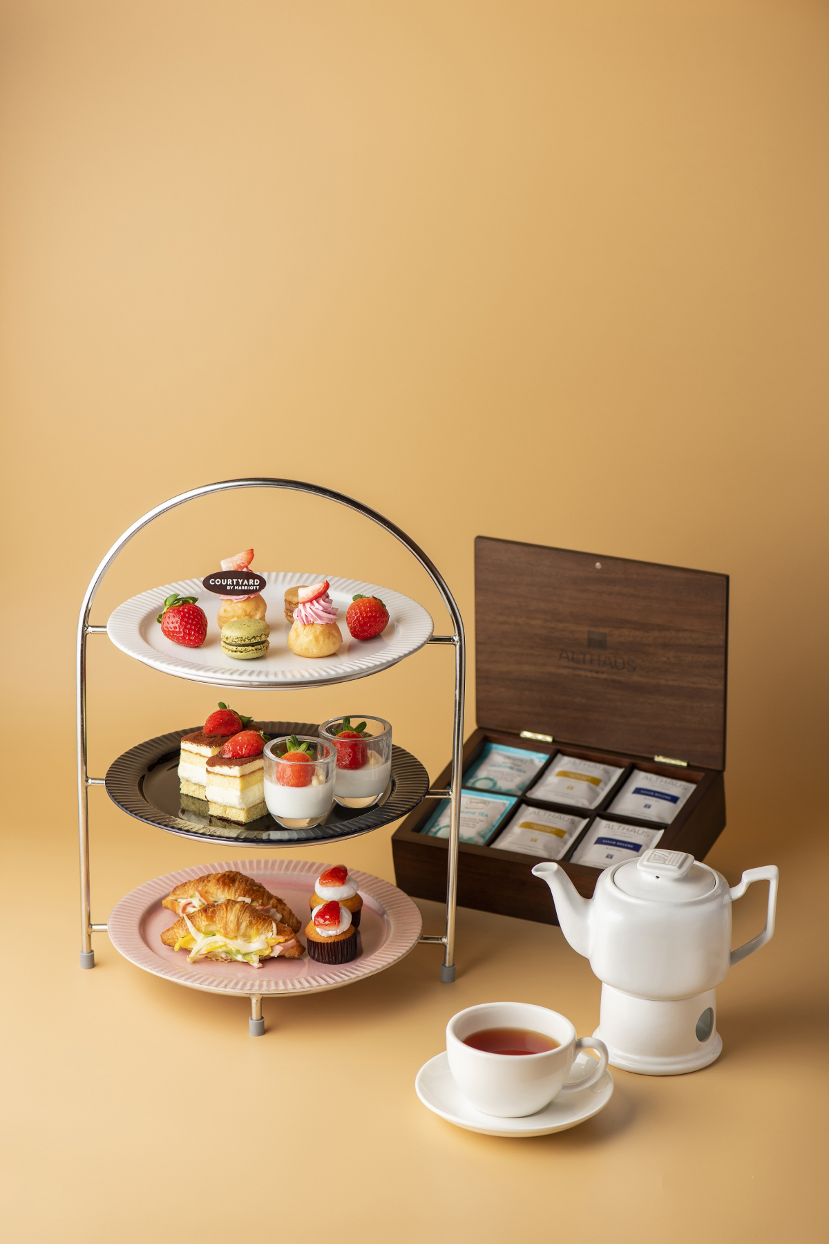 ▲코트야드 메리어트 서울 타임스퀘어 오 베리 스트로베리 애프터눈티 세트 (사진제공=코트야드 메리어트 서울 타임스퀘어)