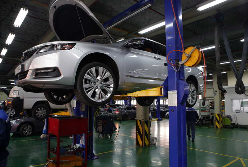 ▲자동차 부품 가격과 공임(수리비)이 꾸준히 오르며 자동차 보험료 인상에 영향을 준 것으로 나타났다. 사진은 기사 내용과 관련 없음.  (이투데이 DB)