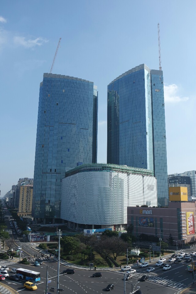 ▲롯데관광개발이 제주도에 짓고 있는 제주 드림타워 복합리조트 전경.  (롯데관광개발 )