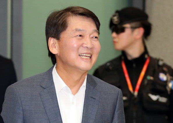 ▲바른미래당 안철수 전 의원이 19일 인천국제공항을 통해 귀국하고 있다. (연합뉴스)