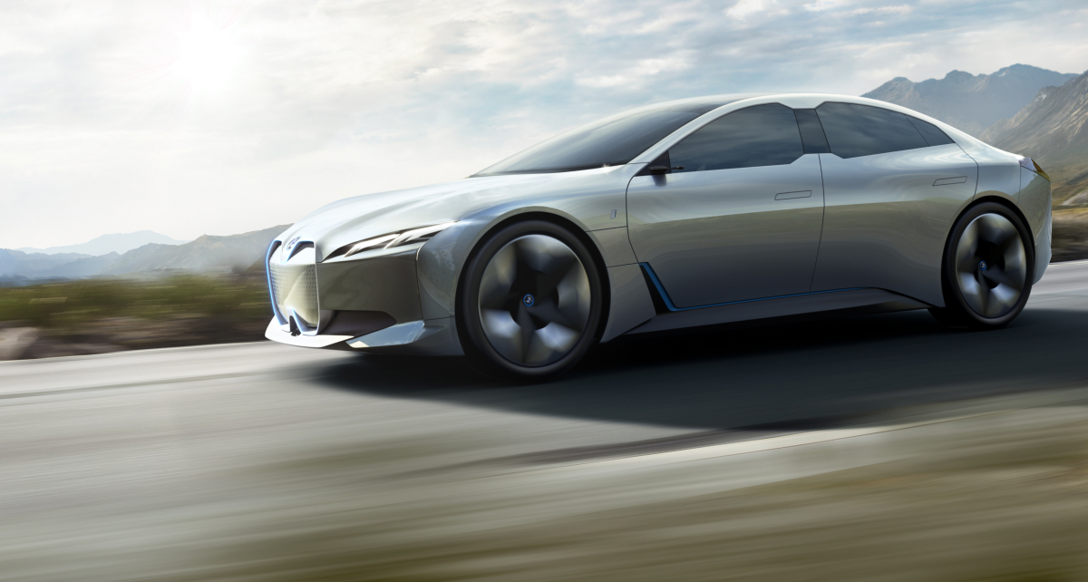 ▲BMW는 i3와 i8로 점철되는 전기차 라인업에 순수 전기차 i4를 추가한다. 브랜드 명성에 걸맞게 시속 100km 가속을 4.0초 대에 주파한다. (출처=BMW 미디어)