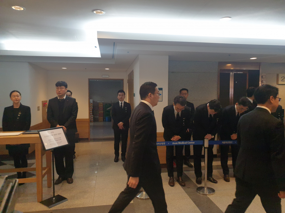 ▲구광모 LG그룹 회장이 21일 고 신격호 롯데그룹 명예회장 빈소를 방문했다. 조문을 마치고 나오는 구 회장의 모습. (안경무 기자 noglasses@)