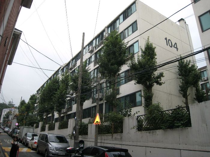 ▲서울 양천구 신월동 341-1 길훈아파트 4동 모습. (사진 제공=지지옥션)