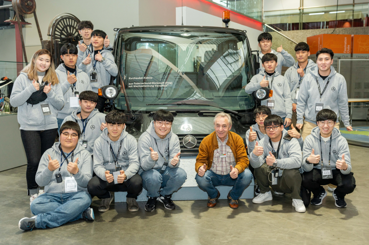 ▲메르세데스-벤츠 사회공헌위원회가 산학협력 프로그램인 ‘메르세데스-벤츠 모바일 아카데미’ 11기 우수 학생의 독일 본사 탐방을 14일부터 20일까지 진행했다. (사진제공=메르세데스-벤츠 코리아)