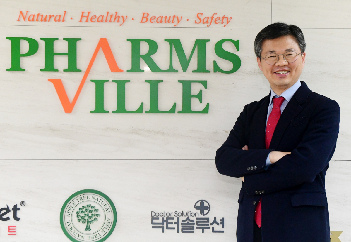 ▲이병욱 팜스빌 대표가 15일 서울 강남구 사무실에서 이투데이와 인터뷰에 앞서 포즈를 취하고 있다. 고이란 기자 photoeran@