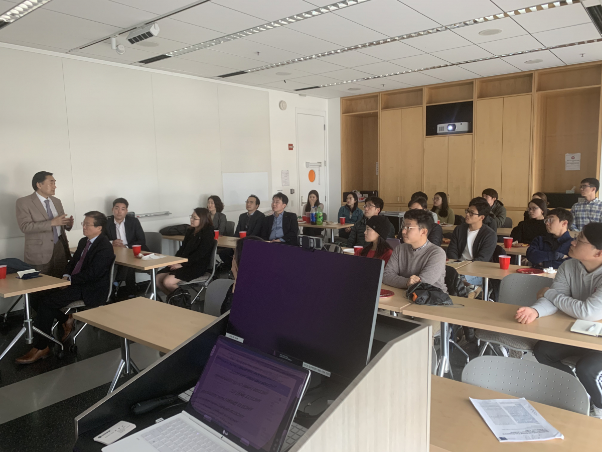 ▲김상철 유한양행 R&D본부장이 스탠포드대학에서 설명회를 진행하고 있다. (사진제공=유한양행)