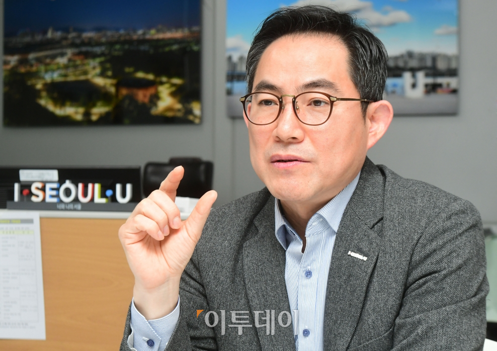 ▲박진영 서울시 시민소통기획관이 23일 서울 시청에서 이투데이와 인터뷰를 하고 있다.  (고이란 기자 photoeran@)