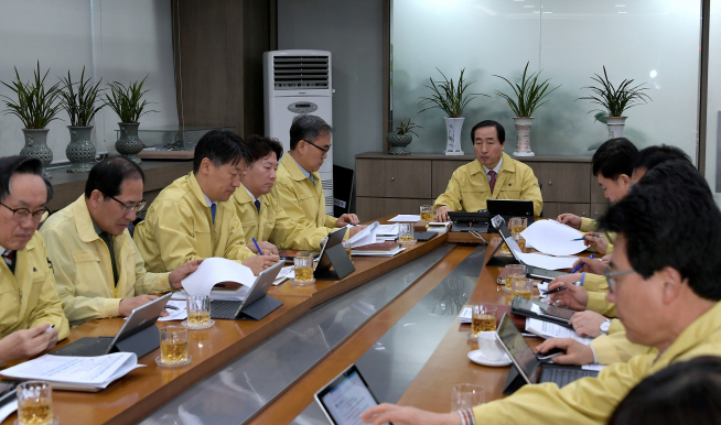 ▲문석진 서대문구청장이 28일 오전 구청 회의실에서 신종 코로나바이러스감염증(우한 폐렴) 대책회의를 대책회의를 갖고 신속 대응체계를 점검했다. (사진 = 서대문구)