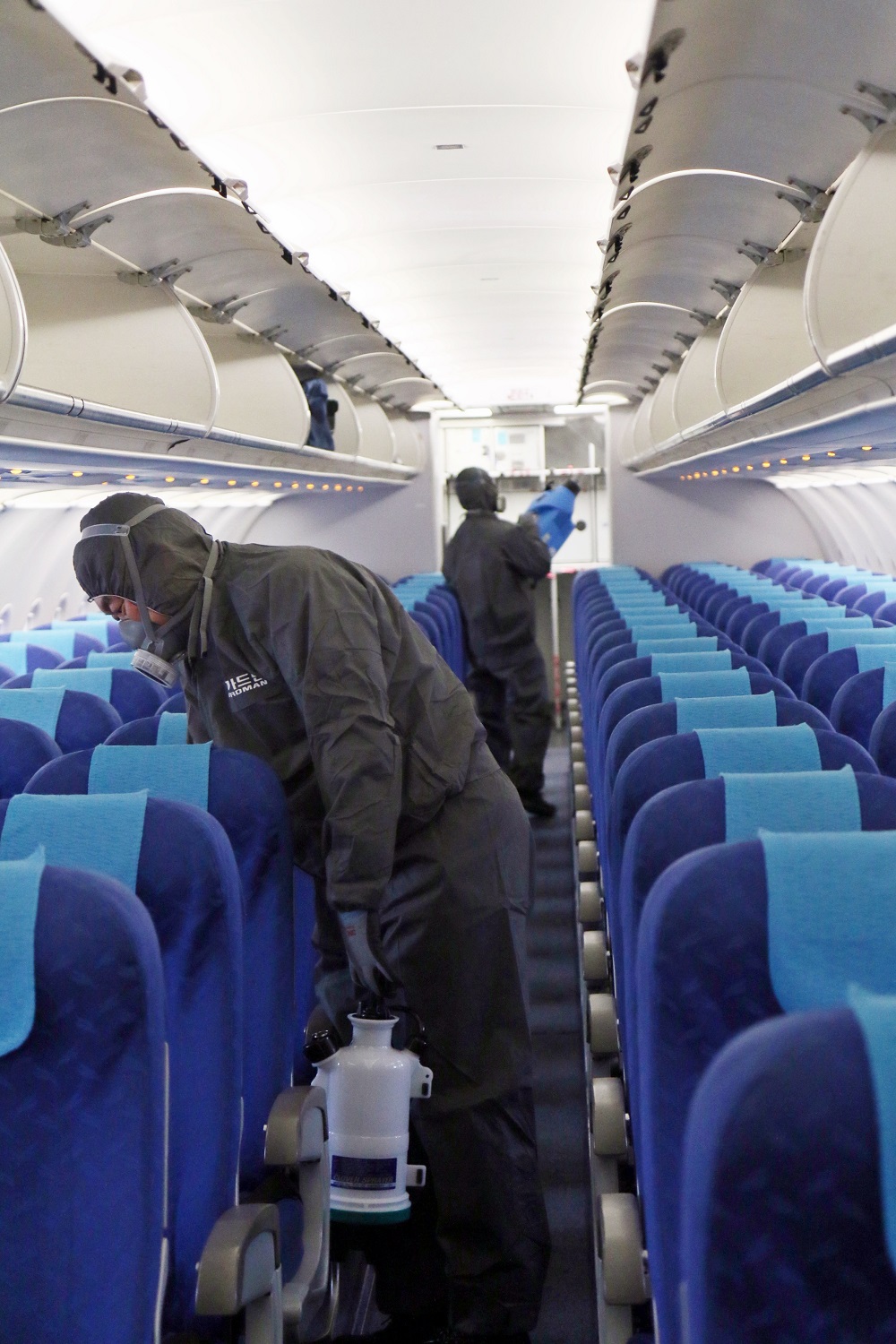 ▲에어부산은 신종코로나 바이러스 감염확산 방지를 위해 별도 추가 방역을 실시하고 있다.  (사진제공=에어부산)