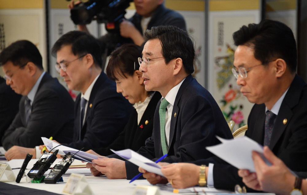 ▲김용범 기획재정부 1차관이 31일 정부서울청사에서 열린 '확대거시경제금융회의'를 주재하고 있다. (사진제공=기획재정부)