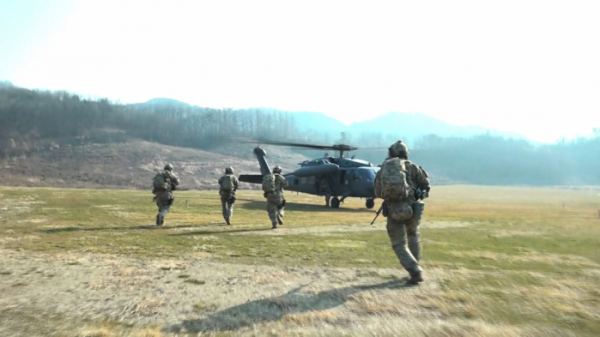 ▲'다큐멘터리 3일' 공군 제6탐색구조비행전대 항공구조사(사진제공=KBS1)