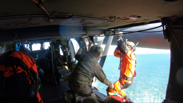 ▲'다큐멘터리 3일' 공군 제6탐색구조비행전대 항공구조사(사진제공=KBS1)