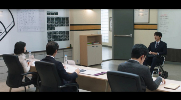 ▲계리사 시험 대신 드림즈 면접을 보러 온 백승수 동생 백영수(사진=SBS '스토브리그' 방송화면 캡처)