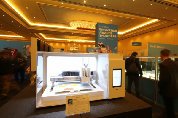 ▲아모레퍼시픽 CES 2020 혁신상 수상 쇼케이스에 전시된 3D프린팅 맞춤 마스크팩 (사진제공=아모레퍼시픽)