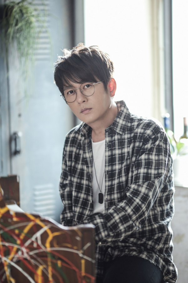 ▲신승훈(사진 = 도로시컴퍼니 제공)