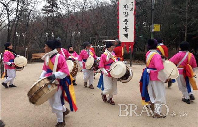 ▲풍물패 공연(사진 홍지영 동년기자)