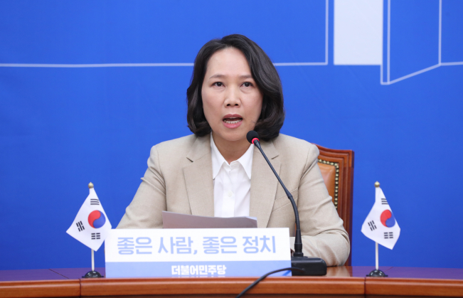 ▲<YONHAP PHOTO-2206> 민주당 16번째 영입인재는 베트남 출신 이주여성 원옥금씨    (서울=연합뉴스) 안정원 기자 = 더불어민주당 16번째 영입인재인  주한베트남교민회장 겸 이주민센터 동행  대표 원옥금씨가 4일 오전 서울 여의도 국회에서 열린 환영행사에서 인사말을 하고 있다. 2020.2.4    jeong@yna.co.kr/2020-02-04 10:08:53/<저작권자 ⓒ 1980-2020 ㈜연합뉴스. 무단 전재 재배포 금지.>