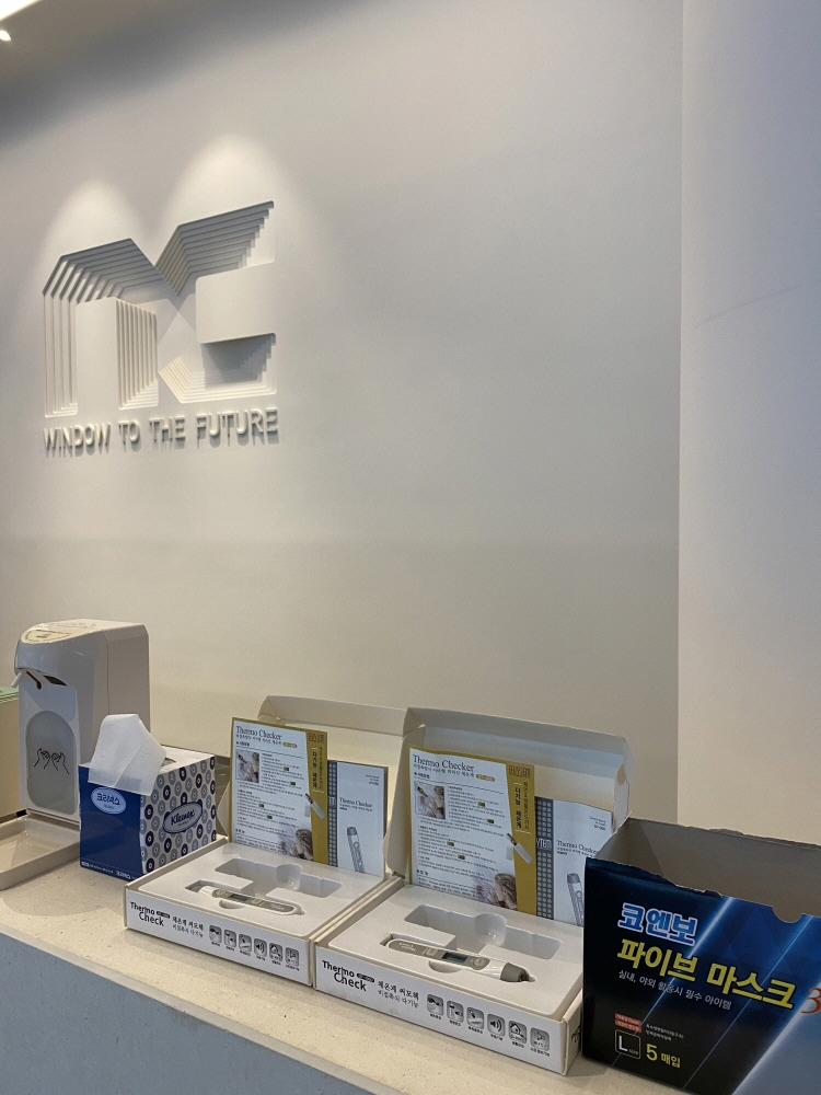 ▲엔씨소프트는 사내에 1회용 마스크와 손소독제, 비접촉 체온계를 비치해 신종 코로나 확산 방지에 나서도 있다. (사진=조성준 기자)