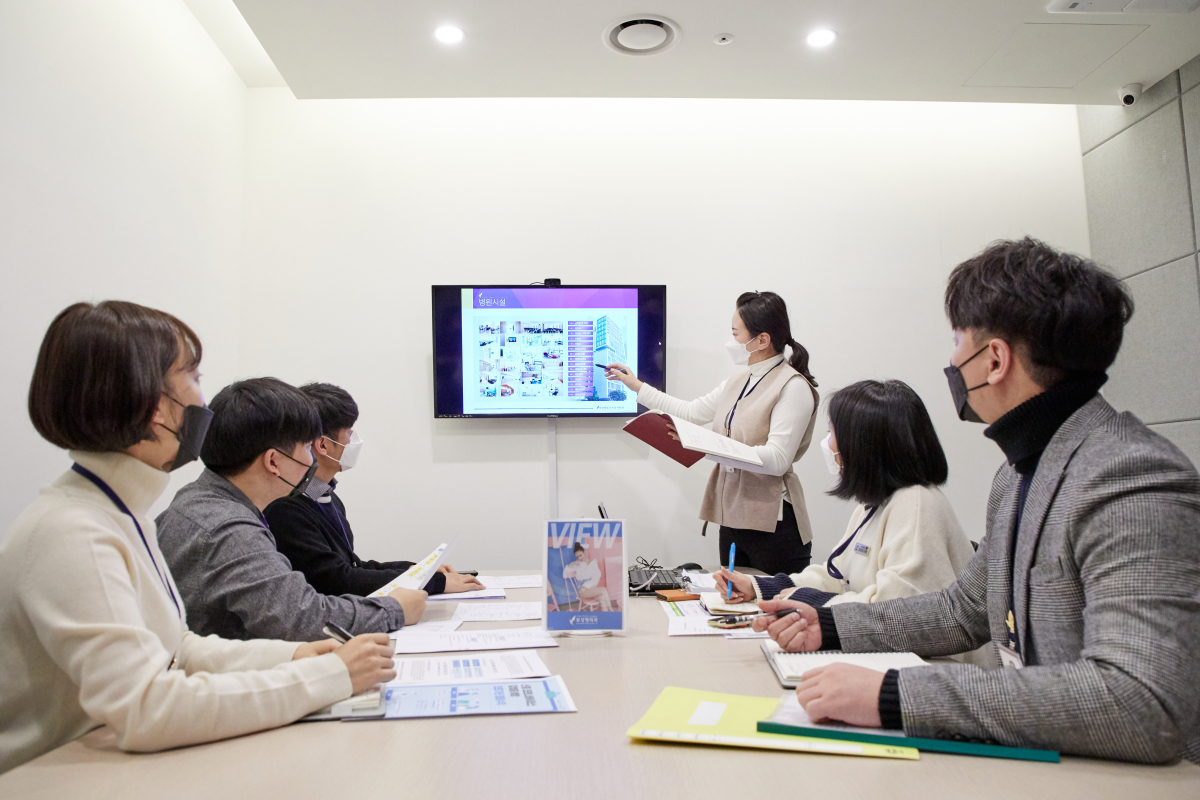 ▲뷰성형외과는 적극적인 비상대응체계를 마련하기 위해 신종 코로나바이러스 사태가 종료될 때까지 태스크포스(TF)를 운영한다. (사진제공=뷰성형외과)