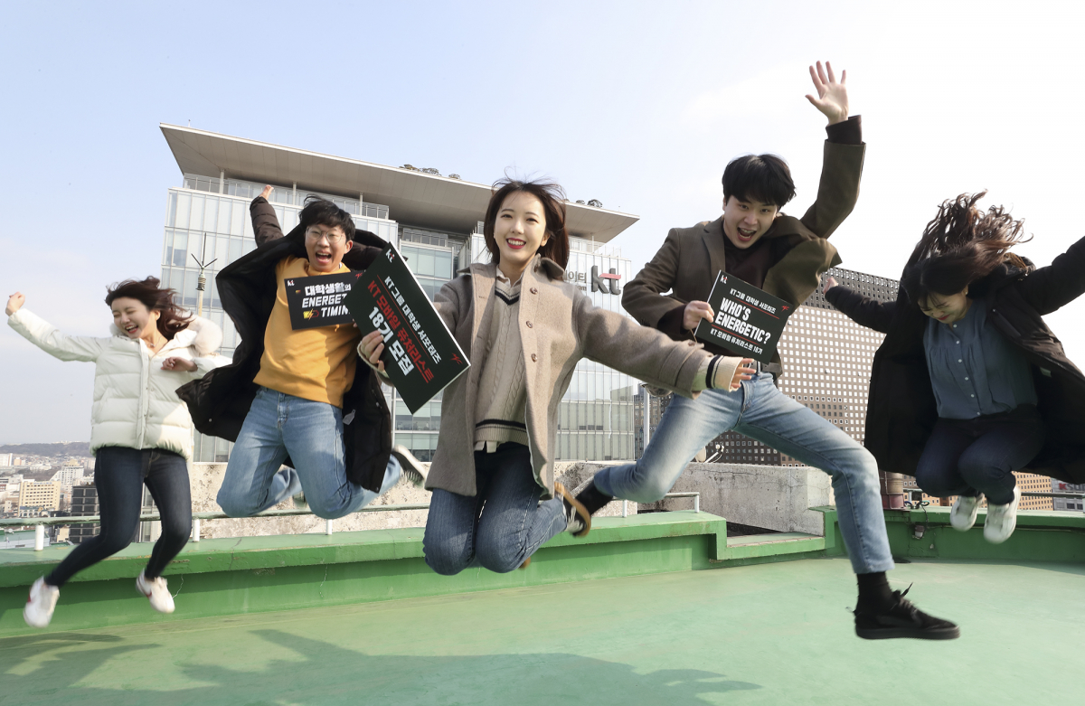 ▲KT가 7일부터 3월 6일까지 한 달간 KT그룹 대학생 서포터즈 프로그램인 ‘모바일 퓨처리스트’ 18기를 모집한다고 6일 밝혔다. (KT 제공)