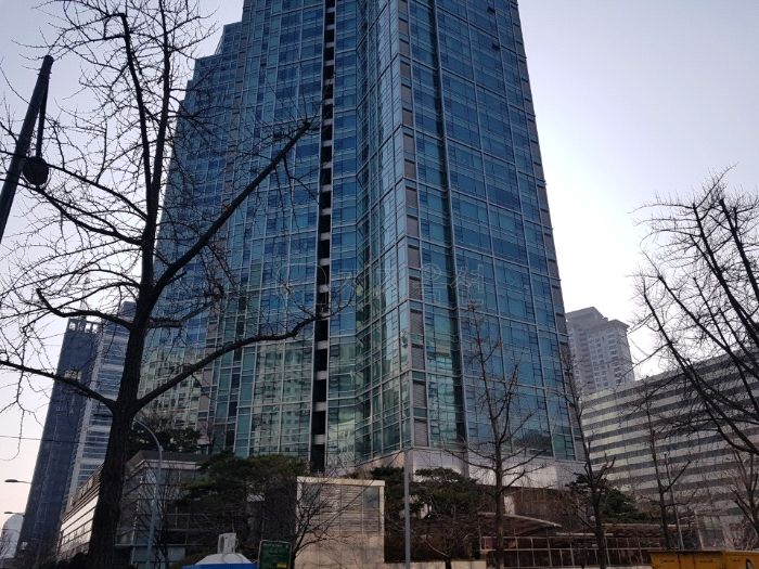 ▲서울 영등포구 여의도동 36 롯데캐슬엠파이어 단지 모습. (사진 제공=지지옥션)