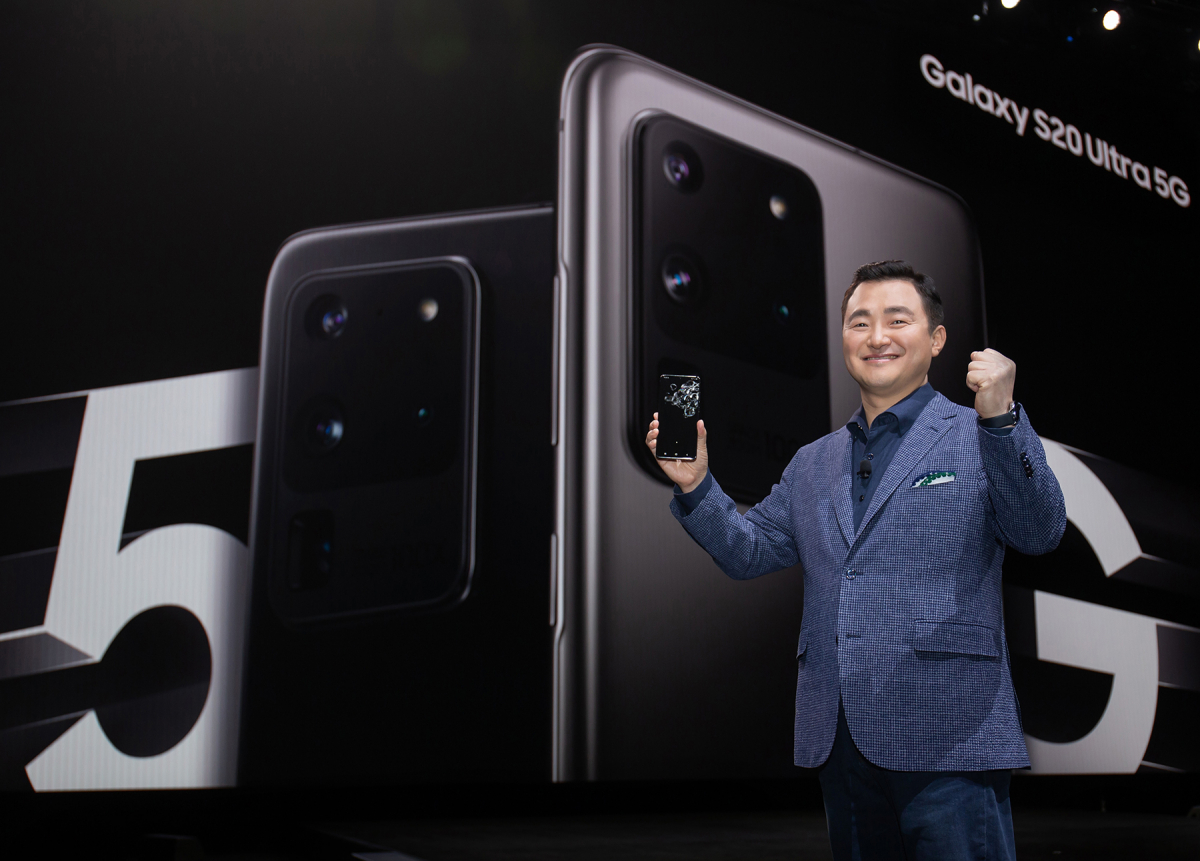 ▲ 현지시간 11일 미국 샌프란시스코에서 진행된 '갤럭시 언팩 2020'에서 삼성전자 무선사업부장 노태문 사장이 '갤럭시 S20 울트라'를 소개하고 있다. (사진제공=삼성전자)