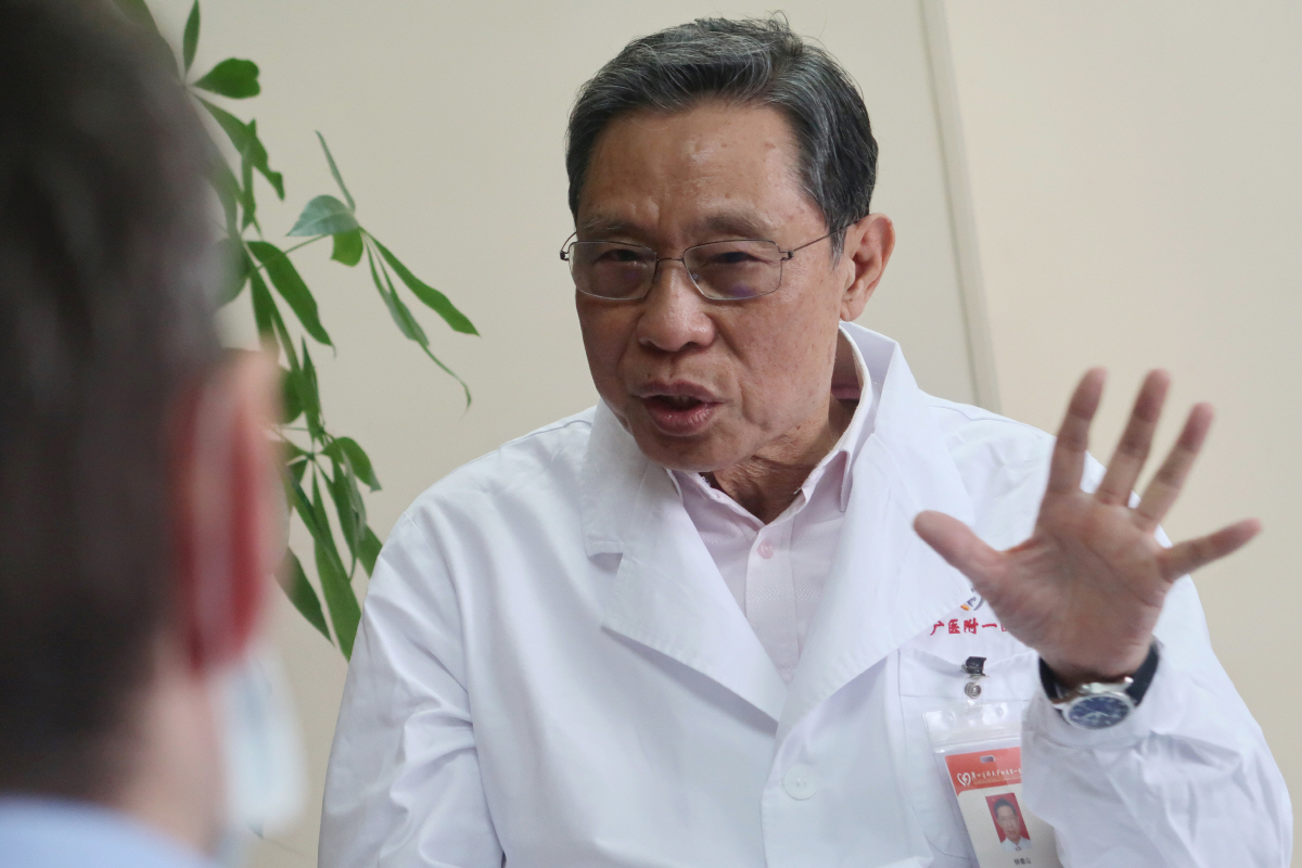 ▲중난산(鐘南山) 중국공정원 원사가 11일(현지시간) 중국 광둥(廣東)성 광저우(廣州)에서 로이터통신과 인터뷰하고 있다. 광저우/로이터연합뉴스