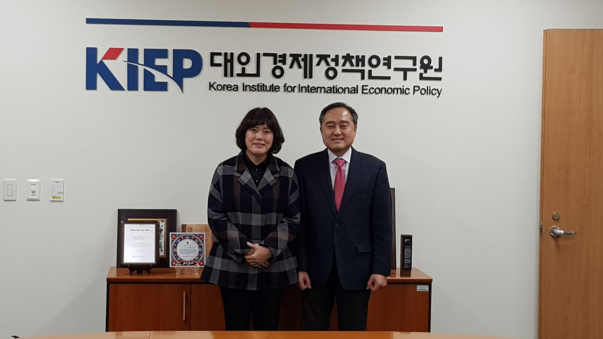 ▲김현숙 새만금개발청장은 12일 세종시 대외경제정책연구원에서 정철 부원장(원장 대행)과 만나 시진핑 중국 주석의 새만금 방문을 협조키로 했다. (사진제공=새만금개발청)