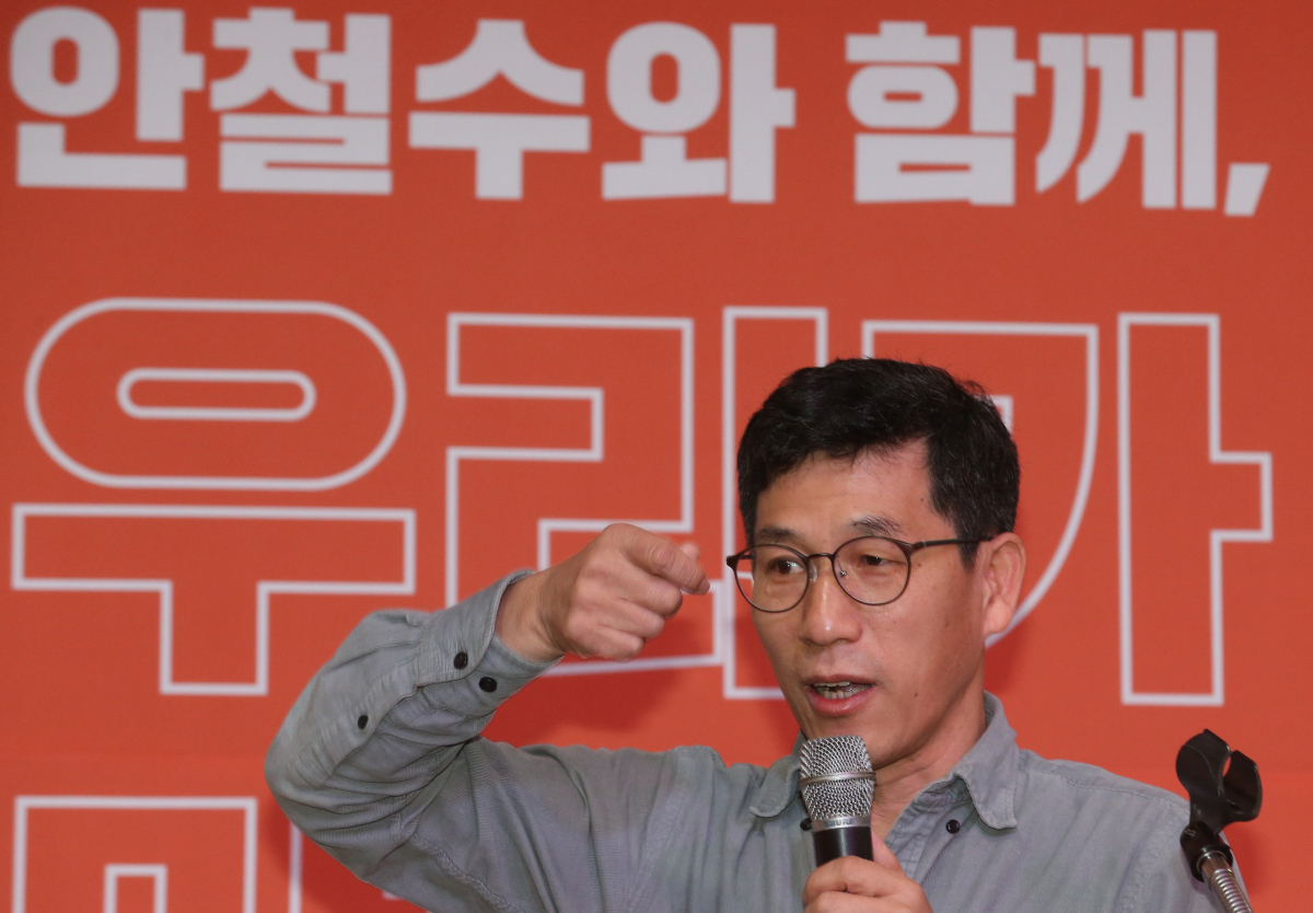 ▲진중권 교수가 임미리 교수를 고발한 민주당을 비판했다. (뉴시스)