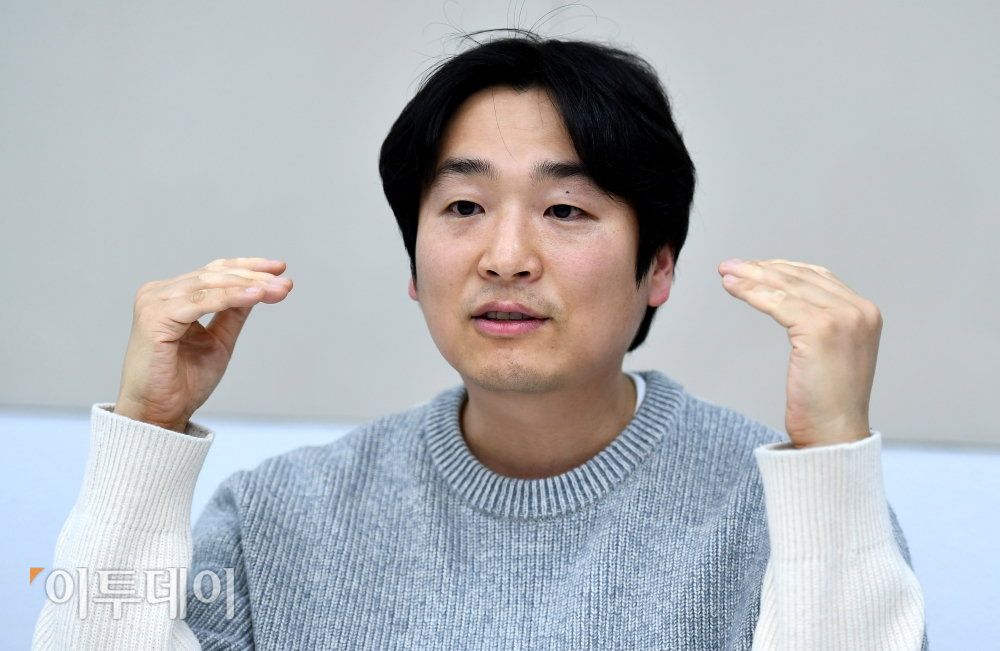 ▲홍승일 힐링페이퍼 대표가 서울 강남구 강남대로 힐링페이퍼에서 이투데이와 인터뷰를 하고 있다. 신태현 기자 holjjak@ (이투데이DB)