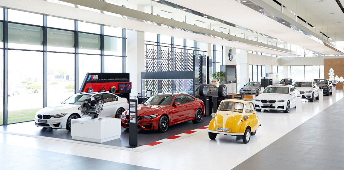 ▲BMW 전 차종과 퍼포먼스 M, 전기차 BMW i를 비롯해 MINI, 롤스로이스 모델을 경험해볼 수 있는 이곳은 지난해 누적 방문객 100만 명을 돌파했다. (사진제공=BMW코리아)