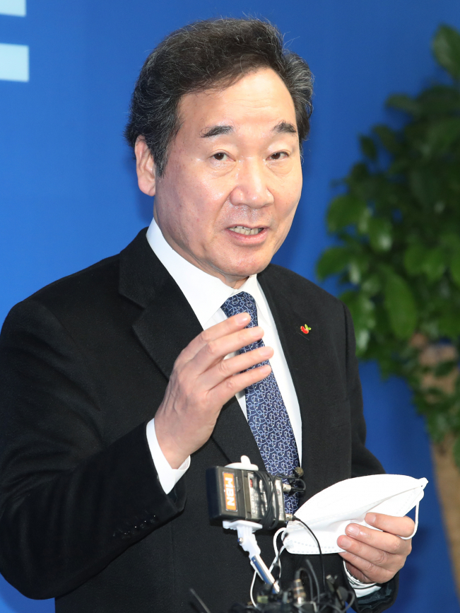 ▲더불어민주당 후보로 4.15 총선 종로에 출마하는 이낙연 전 국무총리가 18일 오후 서울 종로구 선거사무실에서 열린 '이낙연 만나러 갑니다' 행사에서 인사말을 하고 있다. (연합뉴스)