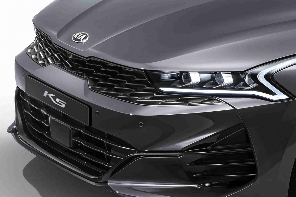 ▲3세대로 거듭난 기아차 K5. 과감한 디자인 변화에 호평이 이어졌다.   (사진제공=기아차)
