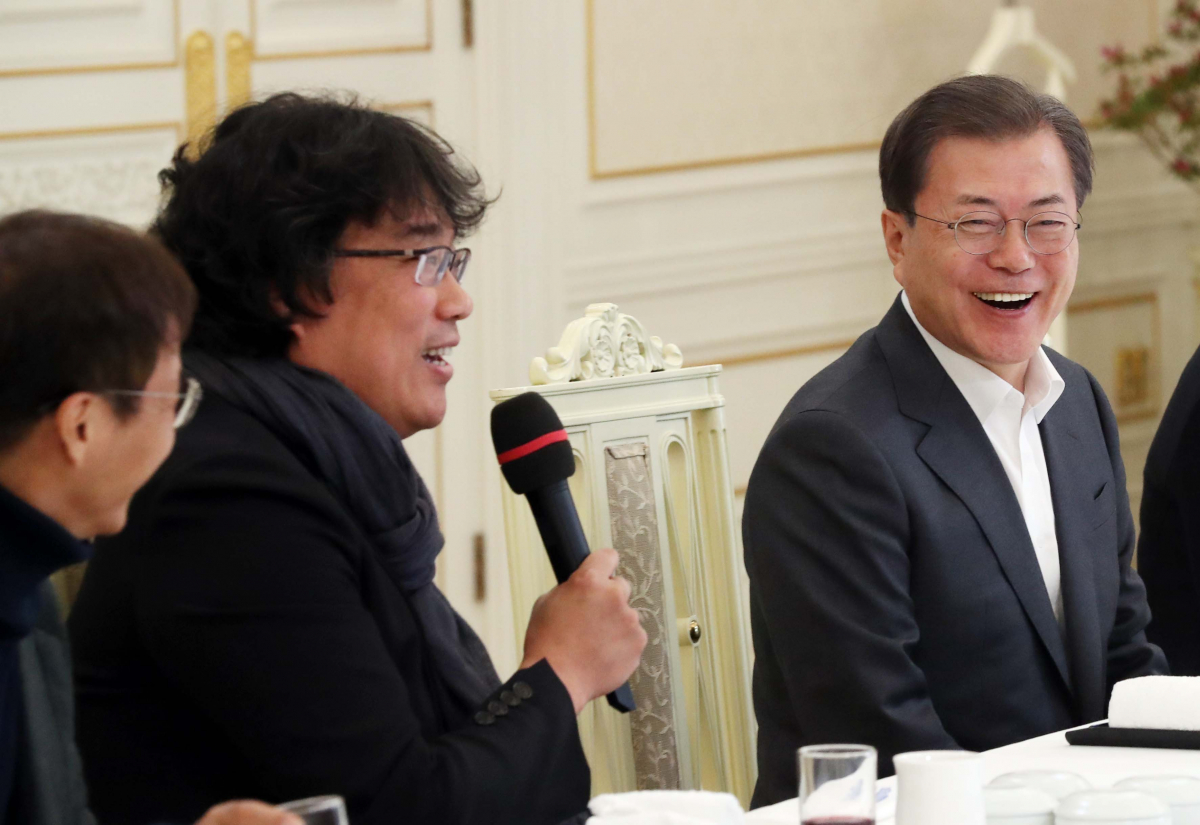 ▲'기생충' 봉준호 감독이 20일 청와대 본관에서 열린 '기생충' 제작진·출연진 격려 오찬에서 문재인 대통령의 초청에 감사인사를 하고 있다. (뉴시스)