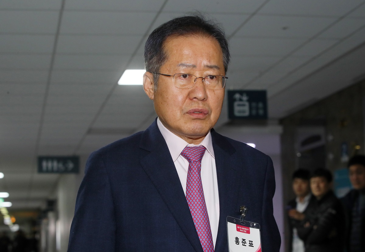 ▲홍준표 미래통합당 전 대표가 20일 국회 의원회관에 마련된 통합당 공관위 회의장에서 열린 면접 심사에 굳은 표정으로 참석하고 있다. (연합뉴스)