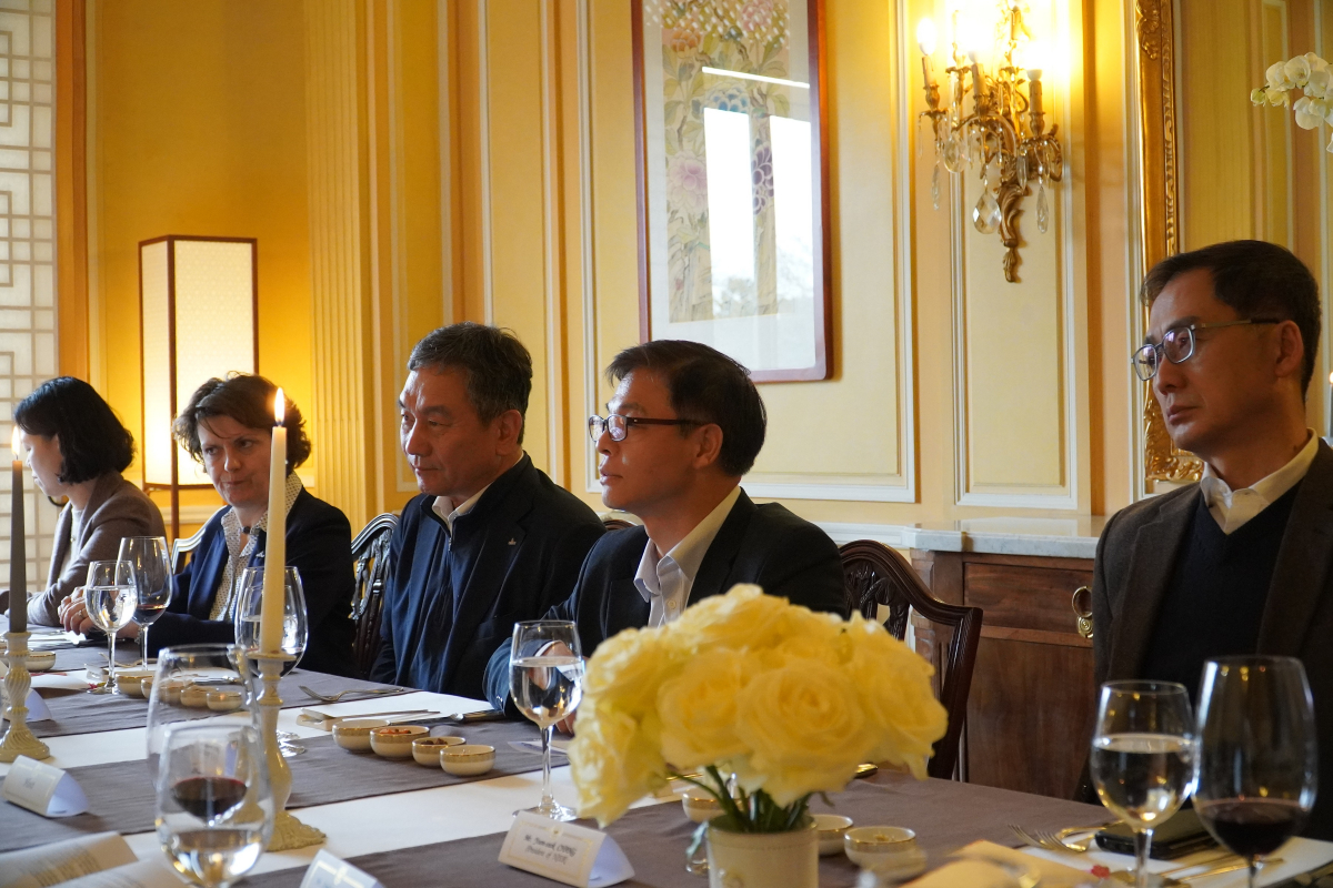 ▲20일 오후(현지시간) 정병선 과학기술정보통신부 제1차관이 프랑스에 있는 아리안그룹 등 유럽 우주개발 관련기관 대표들을 만나 우주정책에 대해 이야기를 나누고 있다.