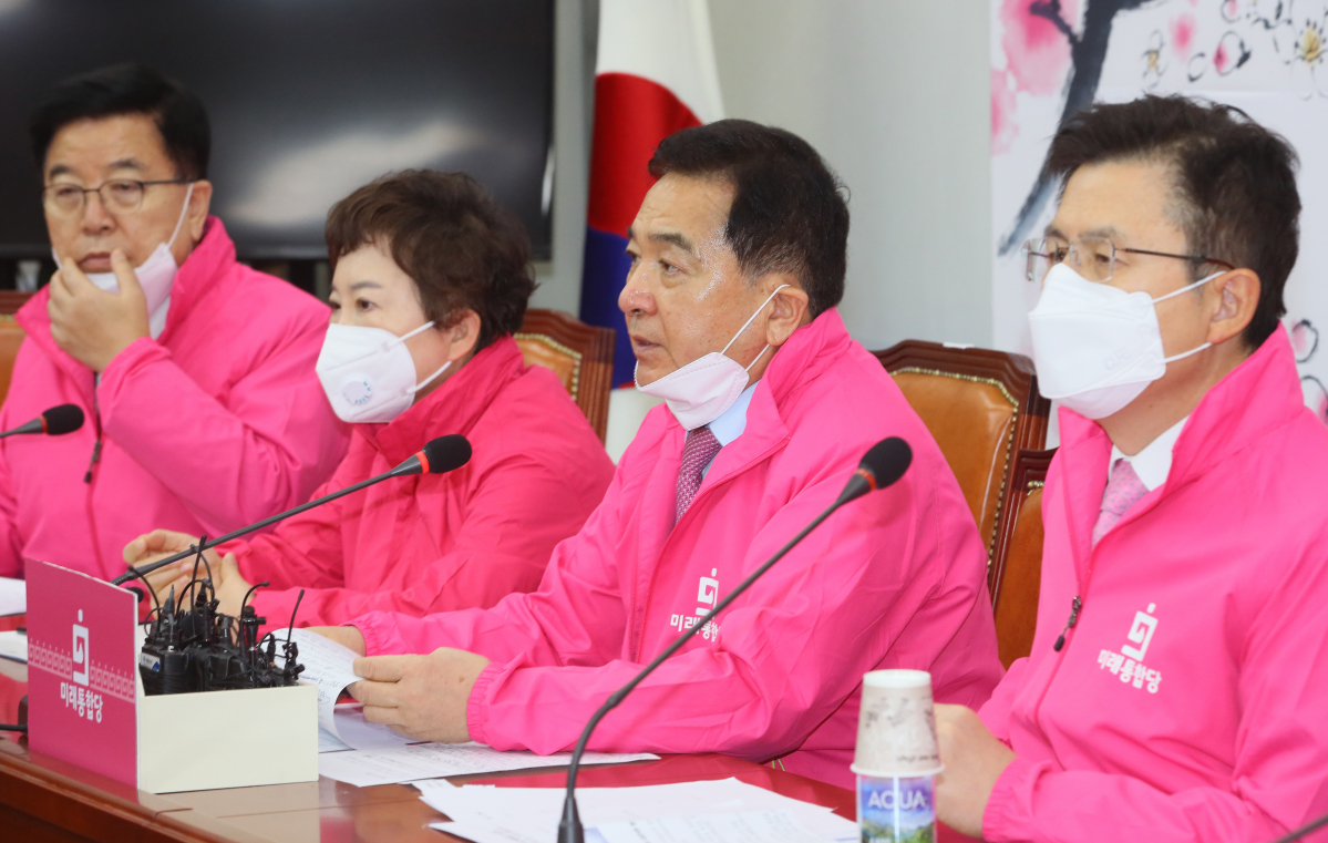 ▲미래통합당 심재철 원내대표가 24일 국회에서 열린 최고위원회의에서 발언하고 있다.    (연합뉴스)