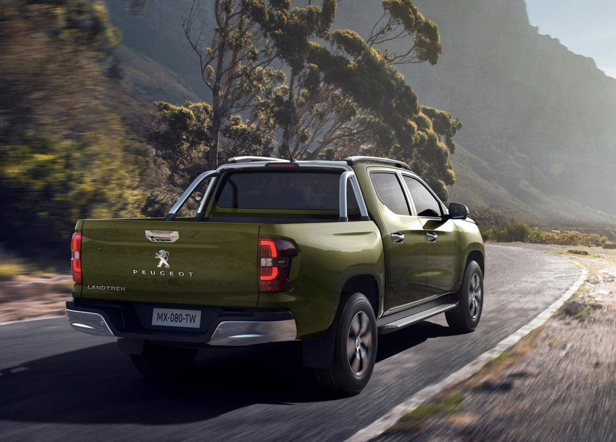 ▲파워트레인은 디젤과 가솔린 2종이다. 디젤 모델은 최고출력 150마력, 최대토크 35.7kg.m의 힘을 내는 1.9리터 엔진에 6단 수동변속기를 맞물렸다.  (사진제공=푸조)