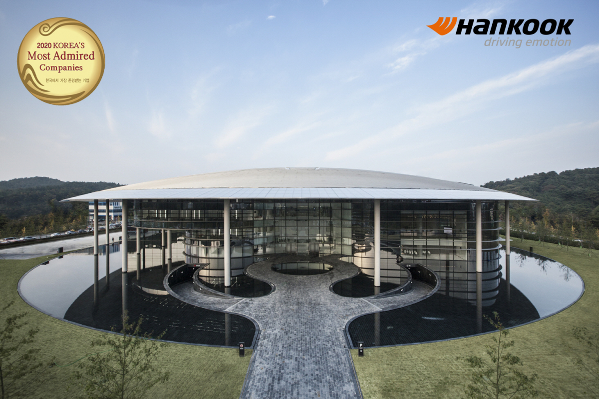 ▲한국타이어앤테크놀로지가 한국능률협회컨설팅(KMAC) 주관 ‘2020 한국에서 가장 존경받는 기업’ 조사에서 11년 연속으로 타이어 산업 부문 1위에 올랐다. (사진제공=한국타이어)