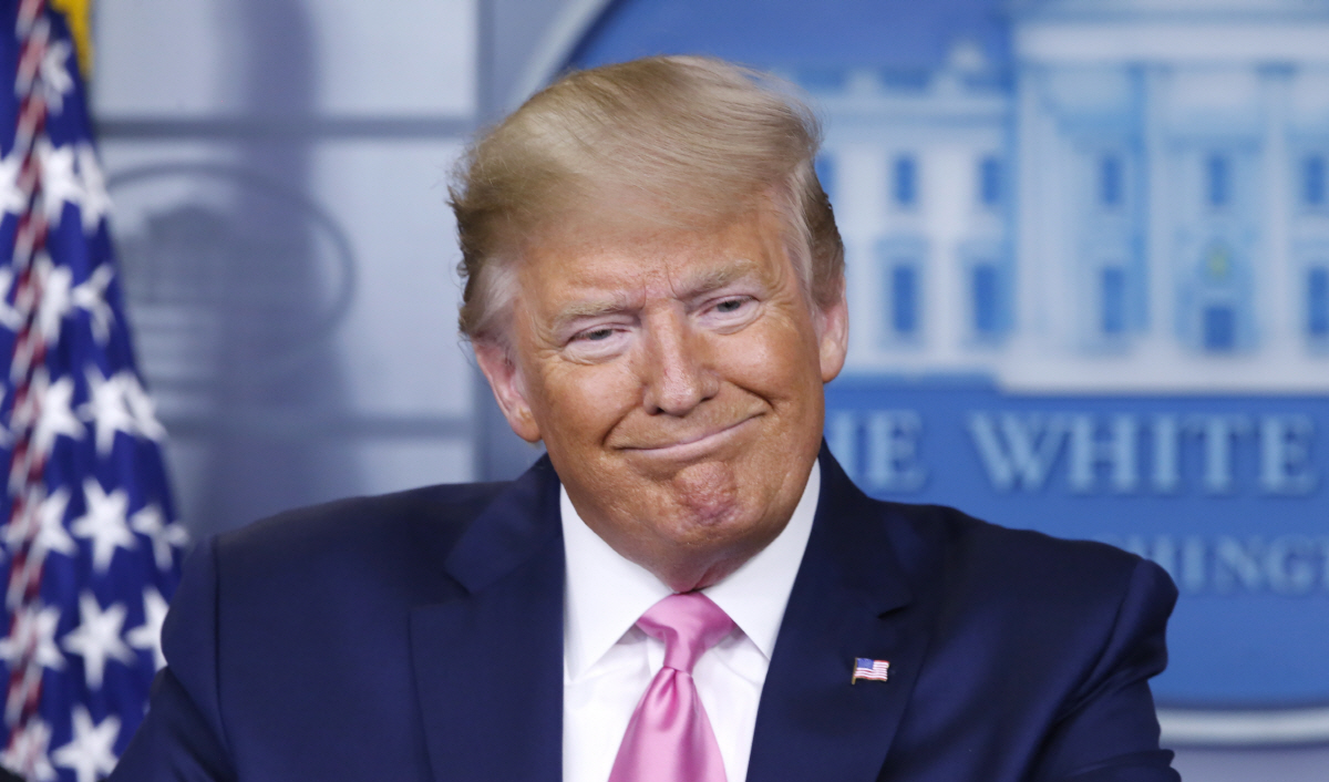 ▲도널드 트럼프 미국 대통령이 26일(현지시간) 미국 워싱턴 백악관 브리핑룸에서 기자회견을 하고 있다. 워싱턴/EPA연합뉴스
