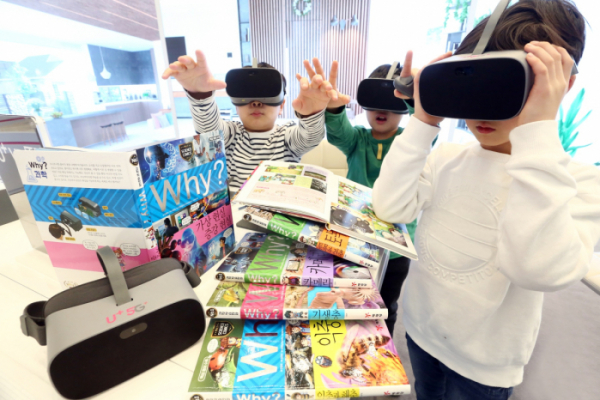 ▲국내 출판 사상 최초로 7800만여부가 팔린 베스트셀러 ‘Why?’를 3D VR 콘텐츠로 만나볼 수 있게 됐다. LG유플러스는 아동도서 전문 출판기업 예림당과 손잡고 초등학생 학습만화 ‘Why?’를 3D VR 콘텐츠로 제공한다고 5일 밝혔다.  (LG유플러스 제공)