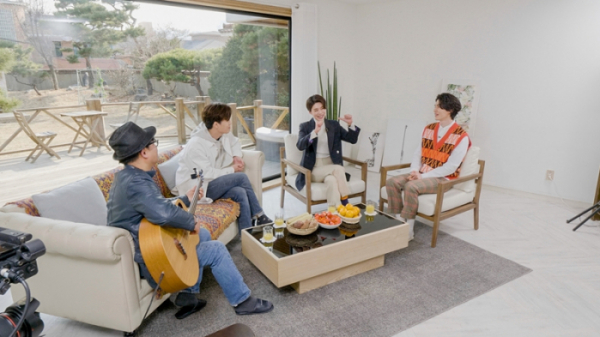 ▲'이동욱은 토크가 하고 싶어서’ (사진제공=SBS)