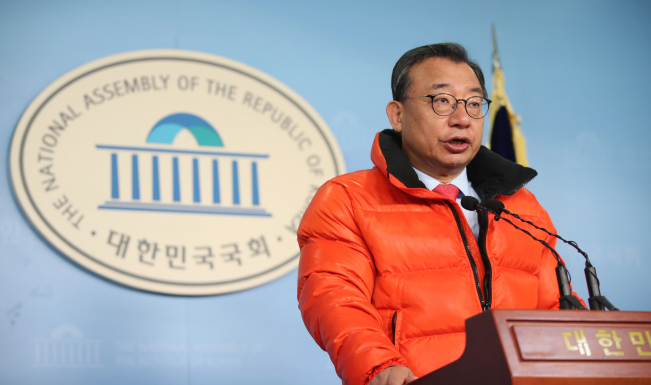 ▲무소속 이정현 의원이 1일 오전 국회 정론관에서 4ㆍ15 총선 서울 영등포을 지역구 출마 선언 기자회견을 하고 있다.  (연합뉴스)