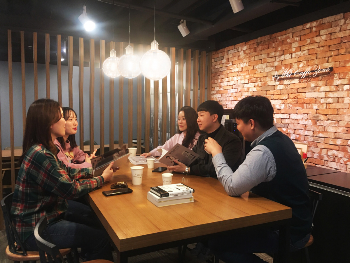 ▲'캐주얼 프라이데이' 때 직원들 모습 (사진제공=청호나이스)